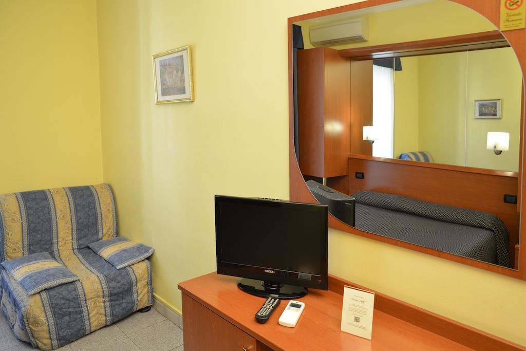 Hotel Aurora Milan Exterior photo