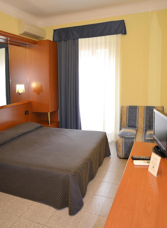 Hotel Aurora Milan Exterior photo