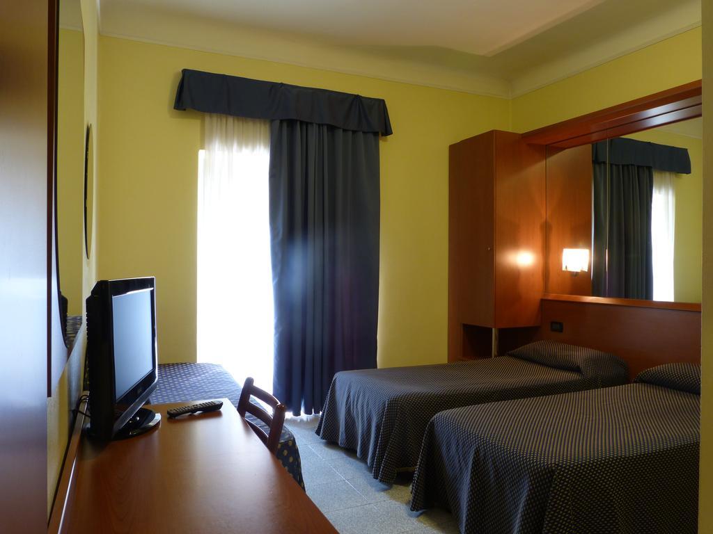 Hotel Aurora Milan Exterior photo